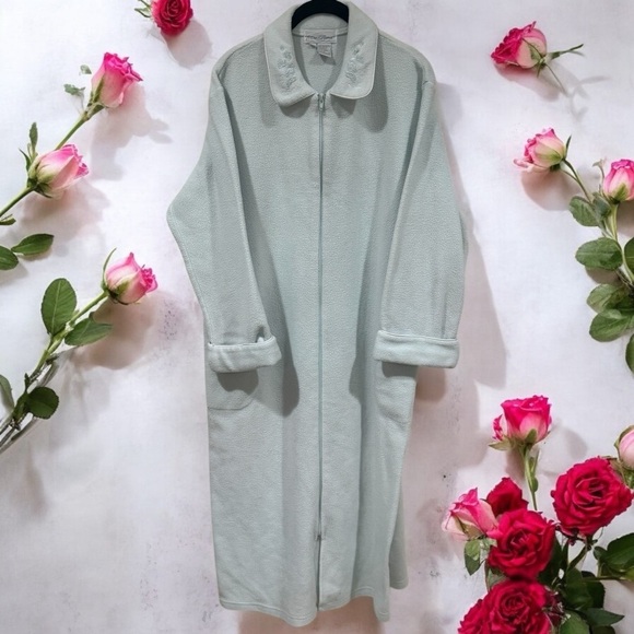 Vintage Miss Elaine Light Blue Collar Embroidered Zipup House Coat Size M - Picture 1 of 11